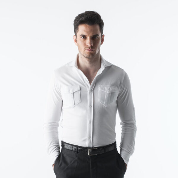 スポーティーに見えてシャツは品よく、汗ムレもケアできる理由とは？